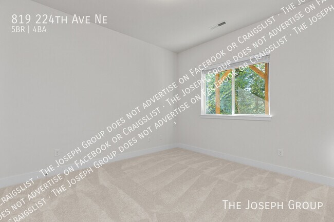 Building Photo - 819 224th Ave NE