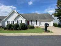Building Photo - West AVL - Spacious Home in Scenic Bluff S...