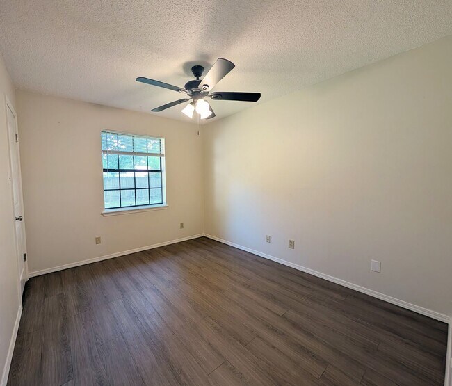 Building Photo - 3008 Brittney Ln