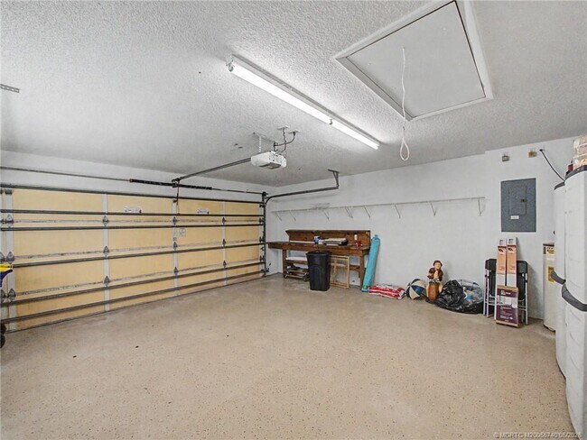 Building Photo - 8357 SE Double Tree Dr