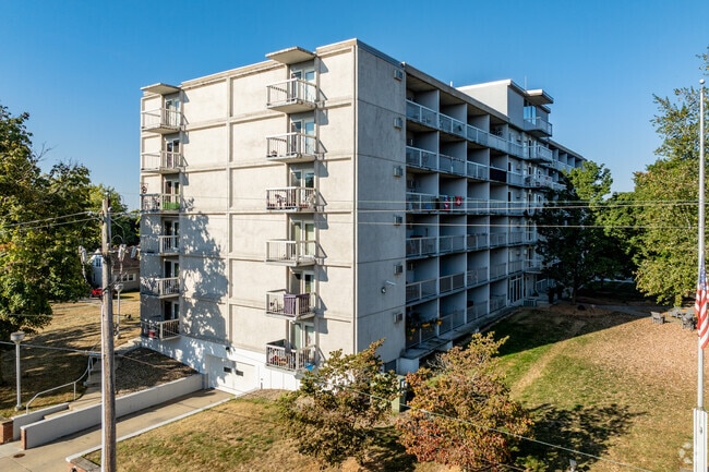 Building Photo - Hilltop House