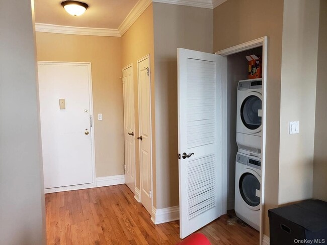 Building Photo - 111 7th St