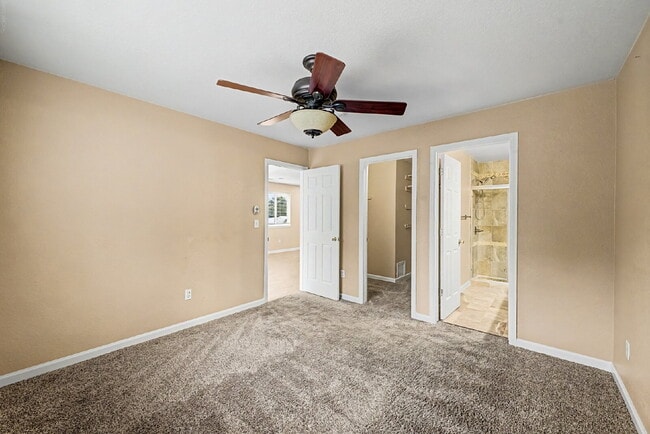 Building Photo - "Charming 3-Bedroom Duplex in Englewood with 2 Full Baths - Your Ideal Home Awaits!"