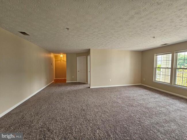 Building Photo - 2443 Blue Spring Ct