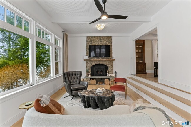 Building Photo - 3 Riverview Rd