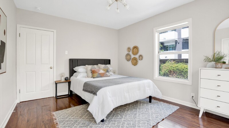 Building Photo - 724 S Gramercy Dr