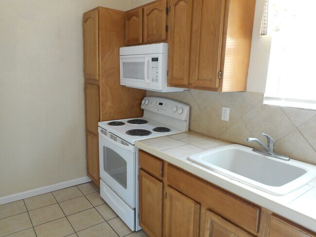 Building Photo - 613 Donaldson Ave
