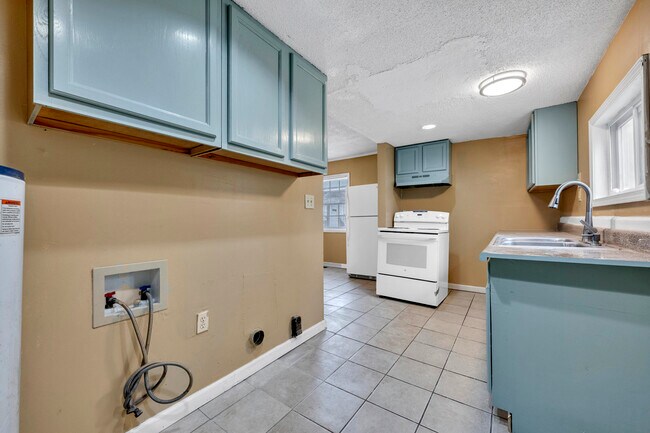 Building Photo - 805 29th St SW