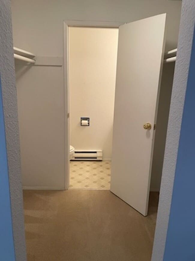 Building Photo - University Place Ground Floor Apartment Ho...