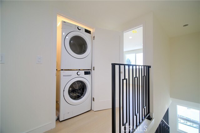 Building Photo - 257 S Ave 54