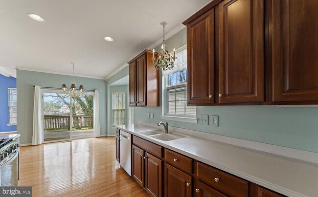 Building Photo - 575 Hunters Rd