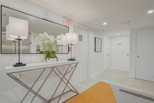 Building Photo - 400 N Flagler Dr