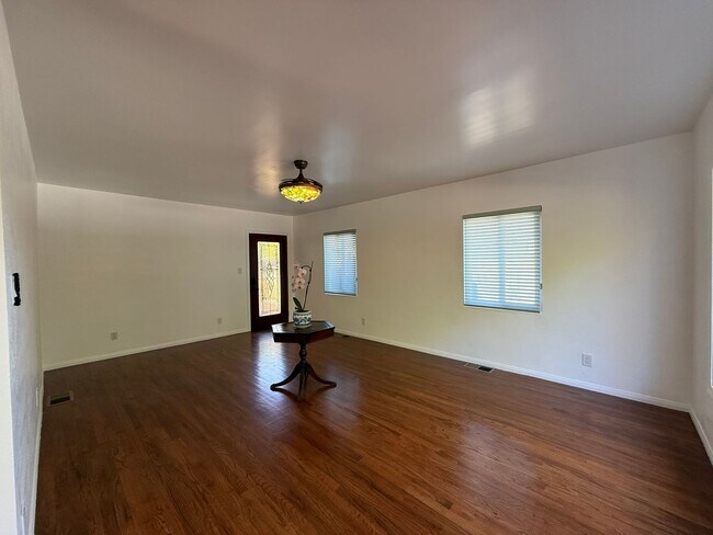 Building Photo - 507 Pullman St