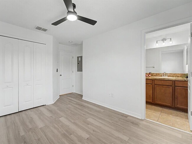 Building Photo - 8518 Gablebend Way