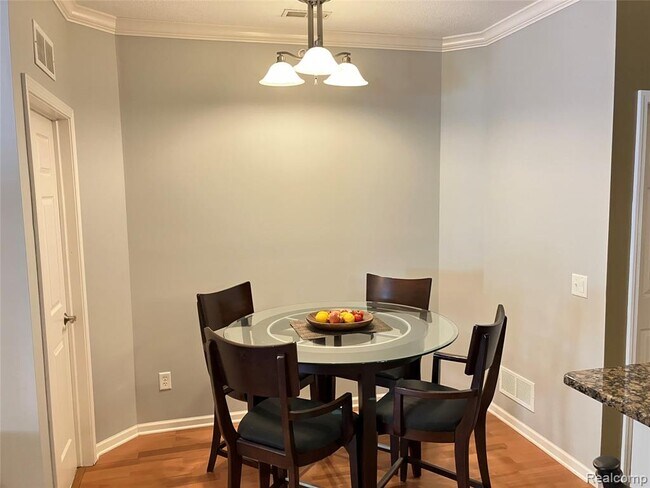 Building Photo - 331 Scio Village Ct
