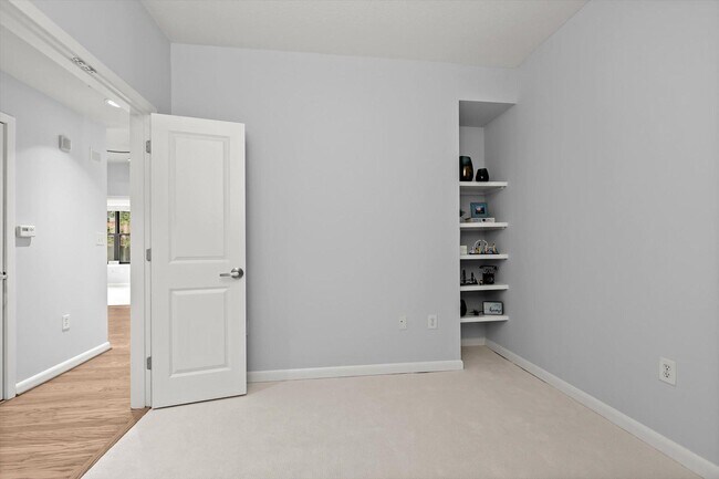 Building Photo - 1001 L St NW