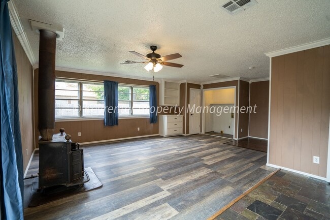 Building Photo - Wonderful 3BD/2BD Home minutes away from Quail Springs Mall & Chisholm Creek.