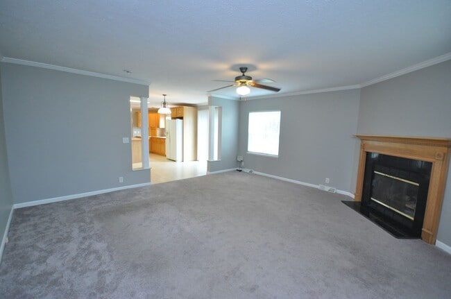 Building Photo - 3 Bedroom 2 bath in West Paducah