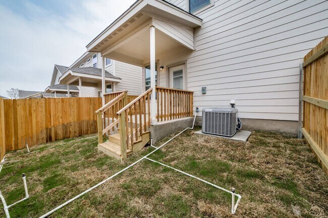 Building Photo - 10315 Lynwood Branch