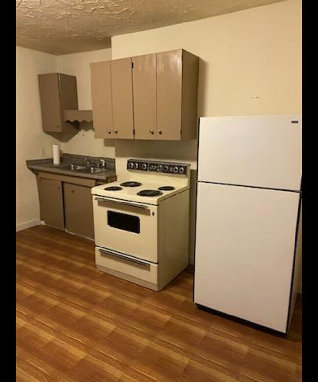 Building Photo - 272 N 5th St