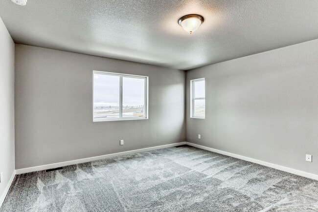 Building Photo - 3 Bedroom 3 Bath home in Raindance