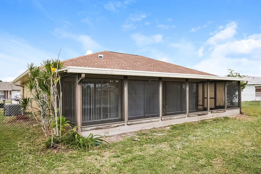 Building Photo - 2179 Alton Rd