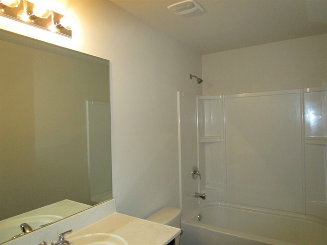 Building Photo - 223 Maxton Ave