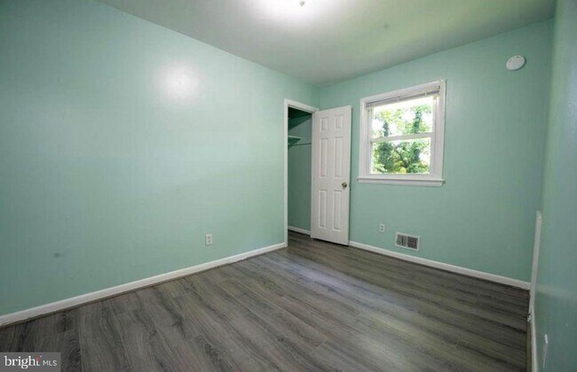 Building Photo - 5703 Kennedy St