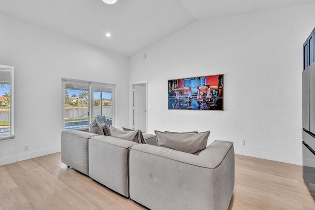 Building Photo - 12502 Baywind Ct