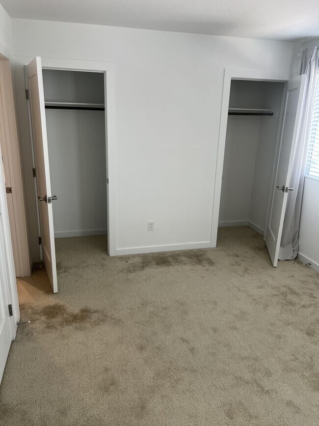 Building Photo - A Fabulous 2 Bedroom, 2 Bathroom townhome ...