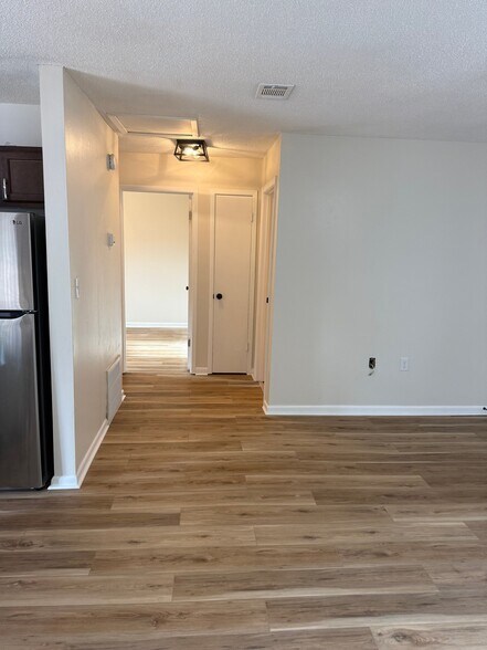Building Photo - 706 Shady Ln Dr