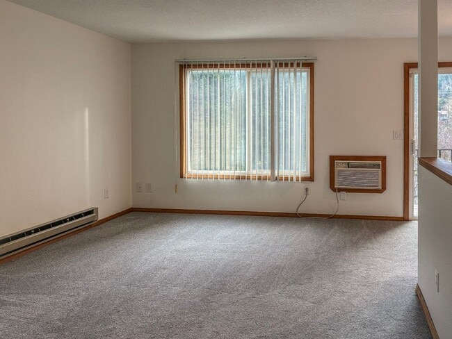 Building Photo - ONE MONTH FREE- Gresham 1 Bedroom Condo Available for Move In ! Call today