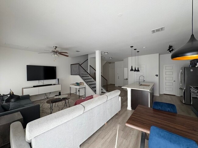 Building Photo - 1620 Bryant Dr