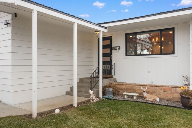 Building Photo - 420 N 6th Ave