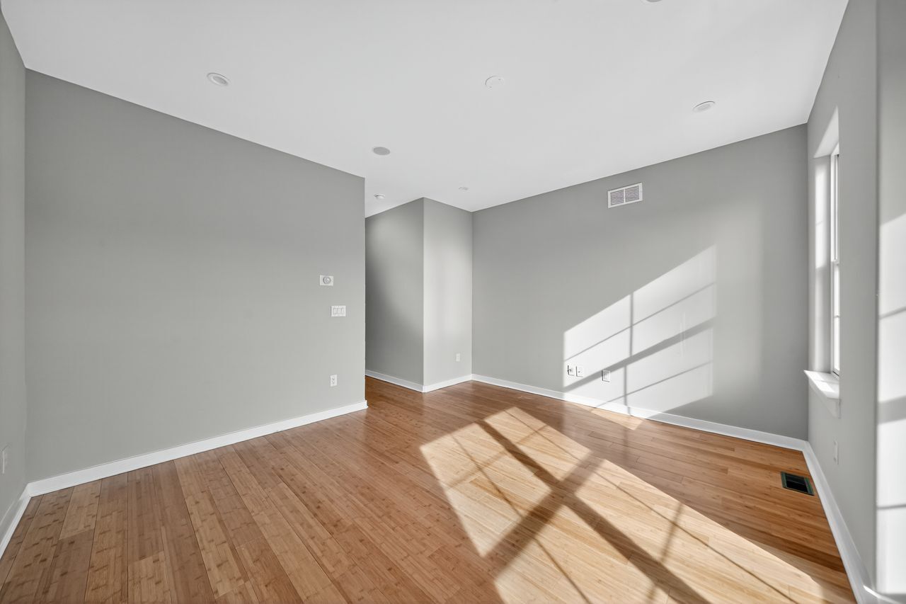 Building Photo - 1518 S 25th St