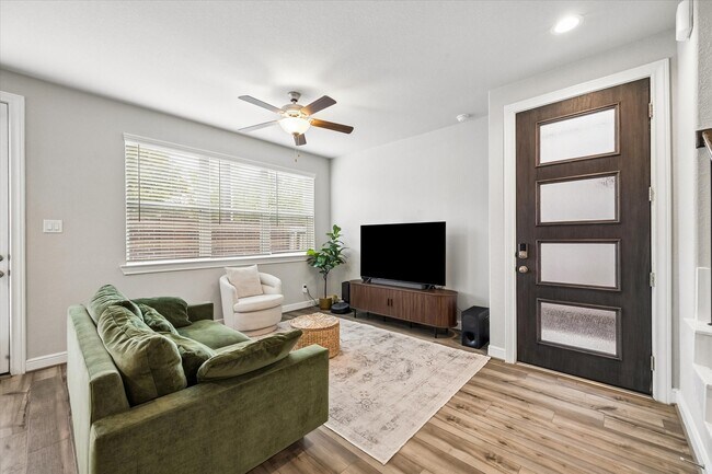 Building Photo - 9808 Rugged Oaks Dr