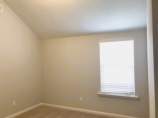 Building Photo - 1052 Mulford Lp