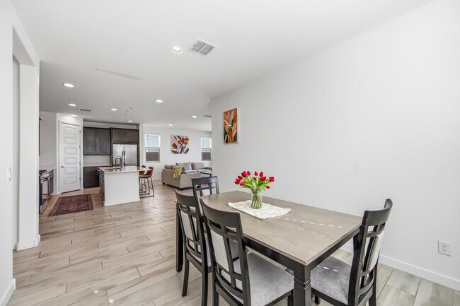 Building Photo - 2053 W Sienna Bouquet Pl