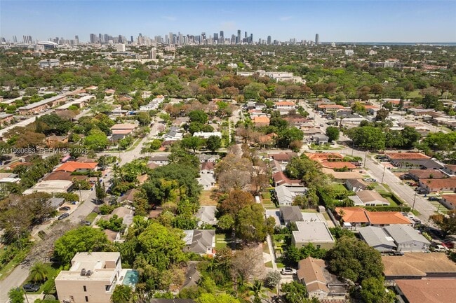 Building Photo - 3640 SW 13th St