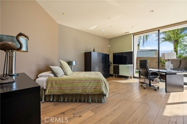 Building Photo - 68 Royal St Georges Way