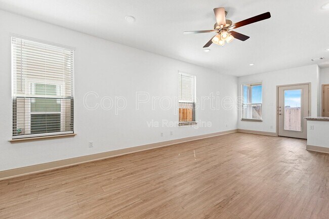 Building Photo - 7523 Gramercy Wy