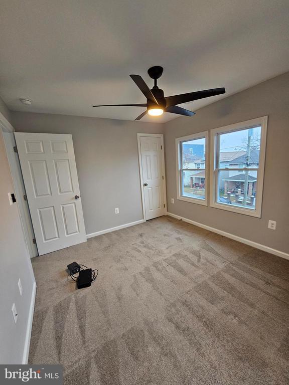 Building Photo - 909 45th Pl NE