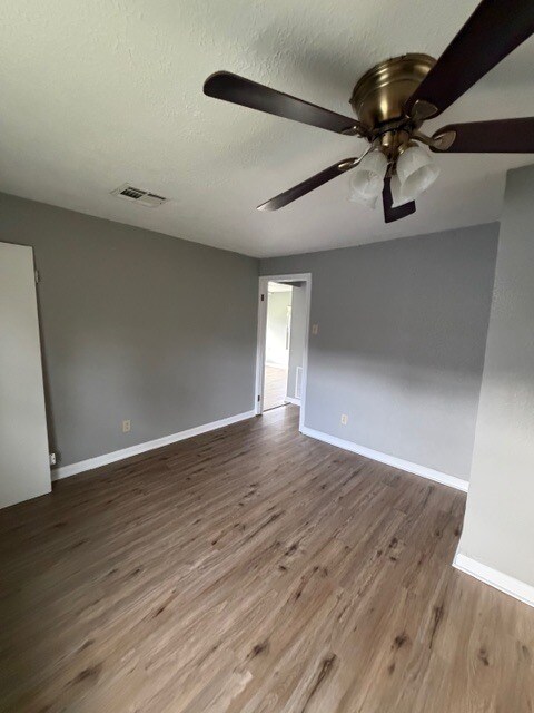 Building Photo - 570 Dewey Rd