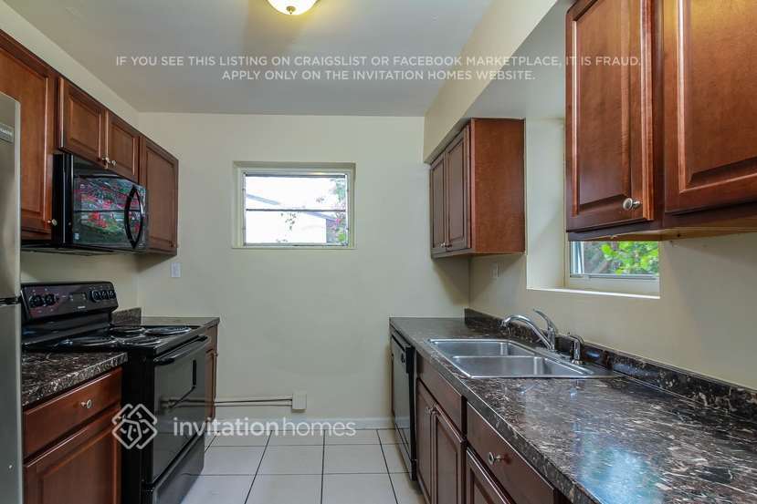 Building Photo - 130 Carolina Ave