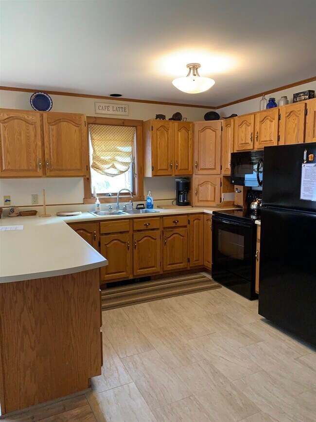 Building Photo - 383 Holbrook Bay Cmns