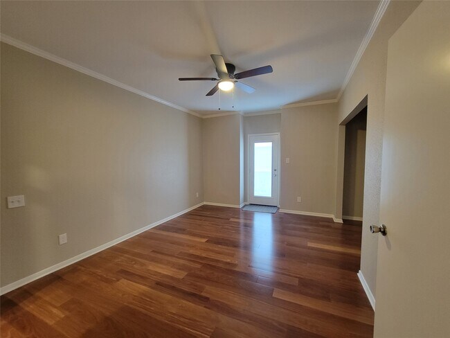 Building Photo - 5711 Sugar Hill Dr