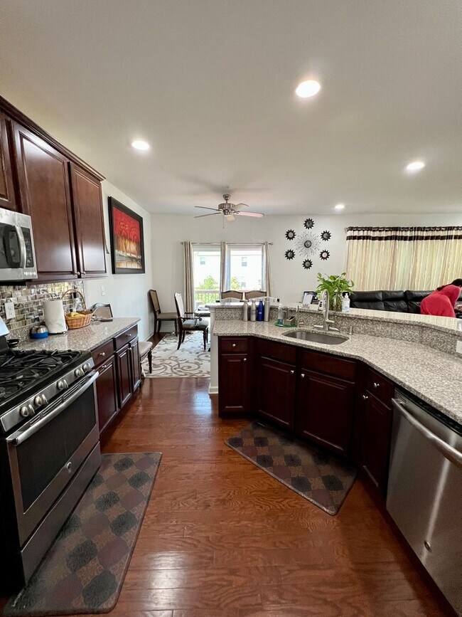 Building Photo - Beautiful 3-Bedroom End Townhouse in Royersford! Available mid-June!