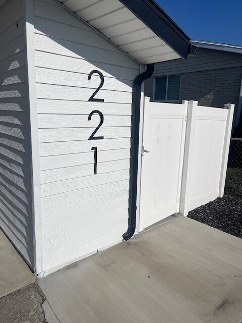 Building Photo - 221 E Nicoletti Dr