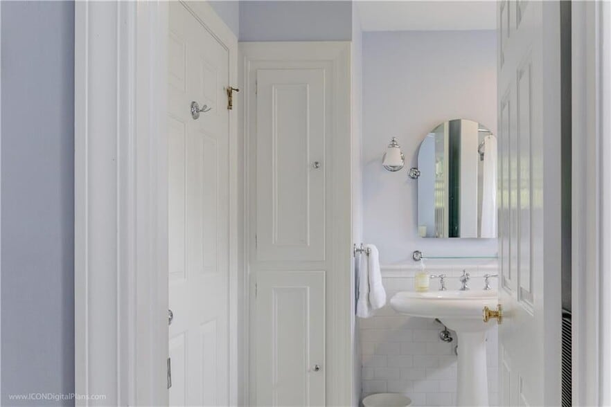 Building Photo - 32 Catherine St