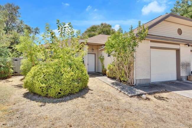 Building Photo - 1207 Gingerlily Cove